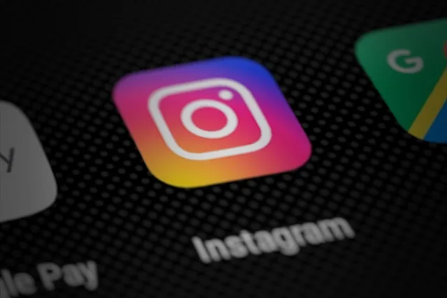 Instagram app icon on smartphone screen illustration. This image provided under the Creative Commons Attribution 3.0 license. You can copy, distribute, adopt and transmit the work for any purpose, even commercially, all without asking permission. You must give appropriate credit and link to my site:. Ad Disclosure for Affiliate Links UK: How to Label Them