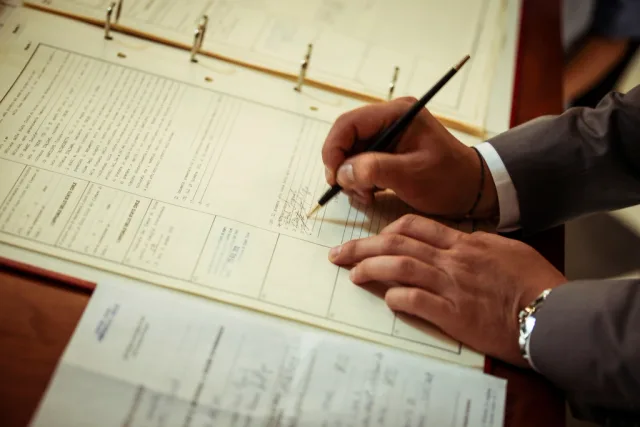 Signing contract. Nine steps for a creator contracts launch review